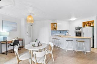Stylish 2-BR Apartment - 7