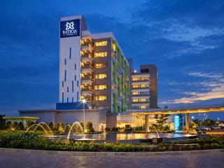 BATIQA Hotel & Apartments Karawang - 0