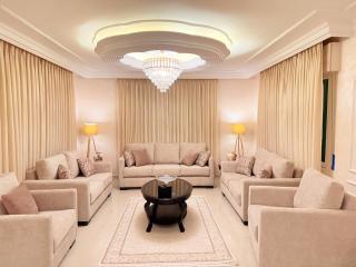 Highlands Luxury Furnished Villa in Amman - 7