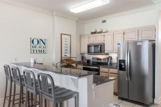 Grand Pointe 702 - 3