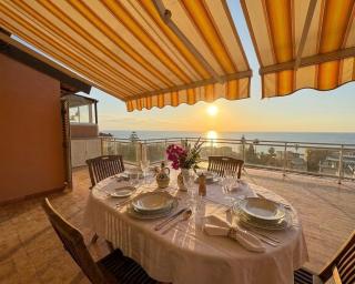 SE9 - Elegante appartamento con splendida vista panoramica sul mare - 0