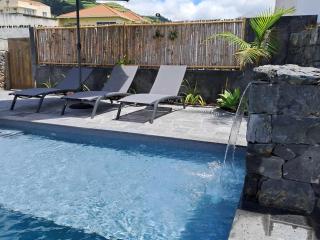 Centrally located 2 bedrooms house with shared heated pool - 9