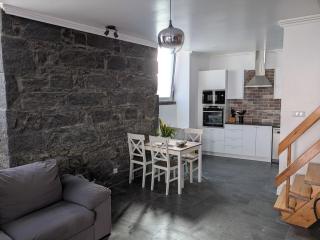 Centrally located 2 bedrooms house with shared heated pool - 7