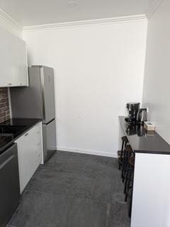 Centrally located 2 bedrooms house with shared heated pool - 5