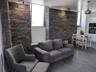 Centrally located 2 bedrooms house with shared heated pool - 4