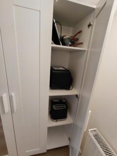 Guest Room with King Size bed - Full shower room - Free Parking - Kitchenette - 1