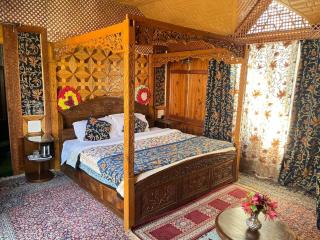 Young Shahzada Group of Houseboats - 3