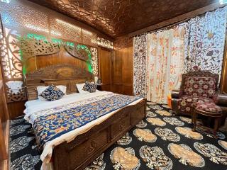 Young Shahzada Group of Houseboats - 9