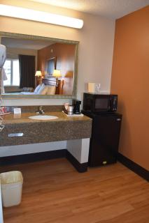 Econo Lodge Downtown - 6