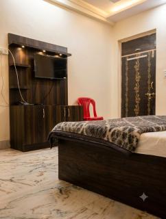 Arivoo Braj Rani Hotel - 4
