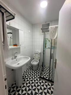 Charming 2-Bedroom Apartment in Central Pendik, Turkey - 1