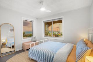 Absolute Beachfront Henley Beach Retreat - 0