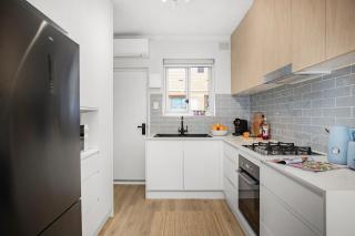 Absolute Beachfront Henley Beach Retreat - 5