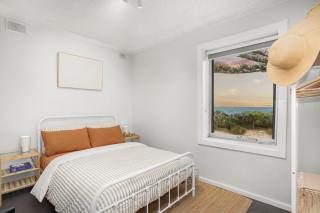 Absolute Beachfront Henley Beach Retreat - 2