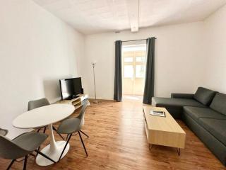 Central and modern Valletta flat - 6
