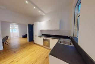 Central and modern Valletta flat - 5