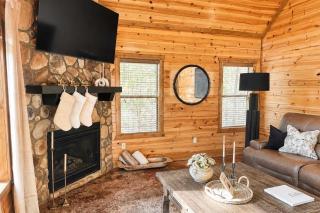 NEW Prime Cabin Hot Tub-Firepit-Safari Sleeps 8 - 1