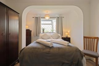 Peaceful 2-Bed Bungalow, Workspace & Garden - 7