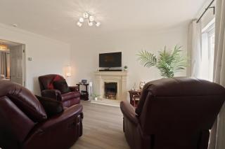 Peaceful 2-Bed Bungalow, Workspace & Garden - 2