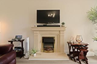 Peaceful 2-Bed Bungalow, Workspace & Garden - 1