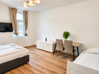 Stadthalle Long-Term ,Affordable 2BR Apt &Free WIFI - 8