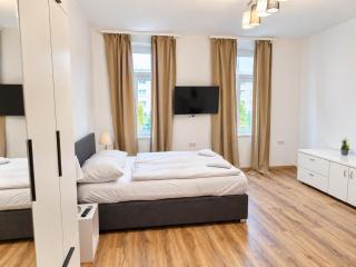 Stadthalle Long-Term ,Affordable 2BR Apt &Free WIFI - 3