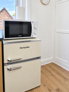 An essential studio flat located in the town centre riverside - 3