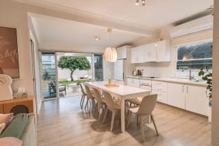 Family Holiday 2 min walk to beach, close to shops - 7