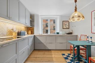 Large Stylish City Flat w Kings Garden View - 6