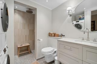 Large Stylish City Flat w Kings Garden View - 3