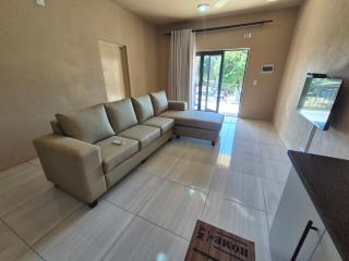 MJS Holiday House Self Catering - 7