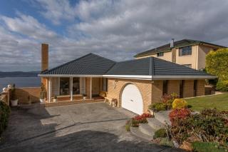 Stunning 180 degree River Derwent and Hobart View! - 9