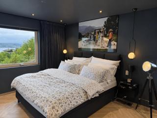 Panoramic villa with pool, spa, and sea view in Bergen - 5