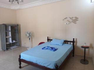 Chambre calme avec clim et Wifi sur Dakar - 6