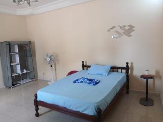 Chambre calme avec clim et Wifi sur Dakar - 1