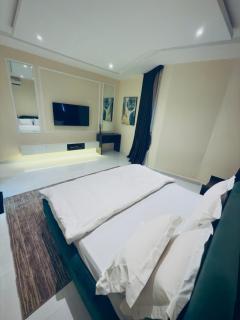 Ultra-Luxury Smart 2-Bedroom Apartment in Guzape - 3