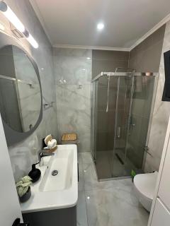 Elegant Ground Floor Studio - 8