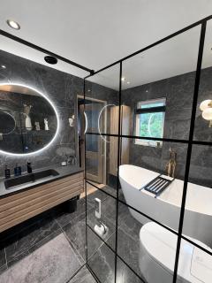Panoramic villa with pool, spa, and sea view in Bergen - 3