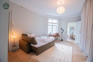 Bright Historic 2BR Apt by Nyhavn & Strøget - 4
