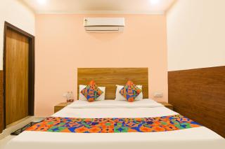 FabHotel Royal Inn II - 5