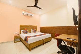 FabHotel Royal Inn II - 8