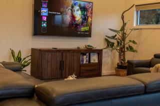 Spacious Modern Launceston Home with Views- Near CBD & Hospital - 6