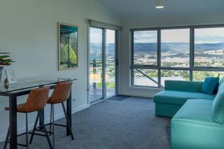 Spacious Modern Launceston Home with Views- Near CBD & Hospital - Launceston - 2