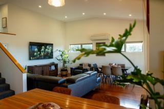 Spacious Modern Launceston Home with Views- Near CBD & Hospital - 7