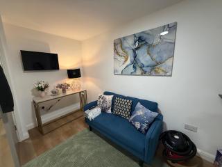 Spacious Cardiff Bay Apartment - 3