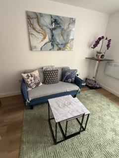 Spacious Cardiff Bay Apartment - 1