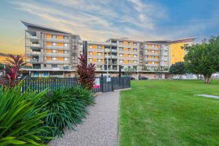 Lagoon Glow - Waterfront Sunsets and Poolside Days - Darwin - 1