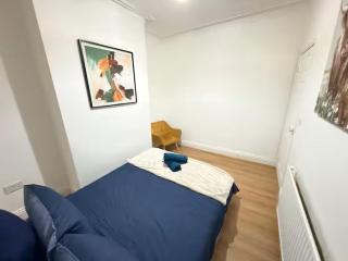 Well-Located 3BR House Near Doncaster Centre, Racecourse & Eco-Power Stadium with Garden, WiFi & Free Parking - 1