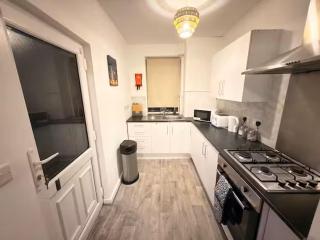 Well-Located 3BR House Near Doncaster Centre, Racecourse & Eco-Power Stadium with Garden, WiFi & Free Parking - 8