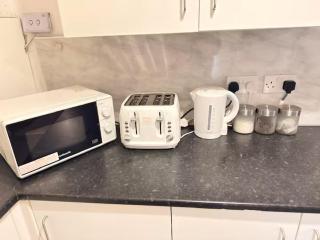Well-Located 3BR House Near Doncaster Centre, Racecourse & Eco-Power Stadium with Garden, WiFi & Free Parking - 2